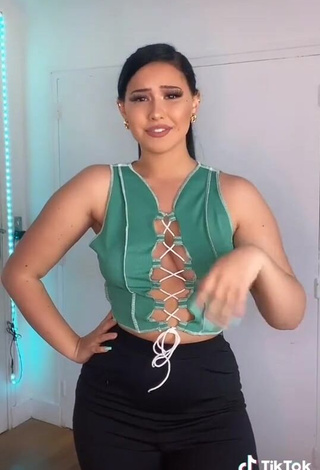 4. Cute Anissa Braless (Side Boob)