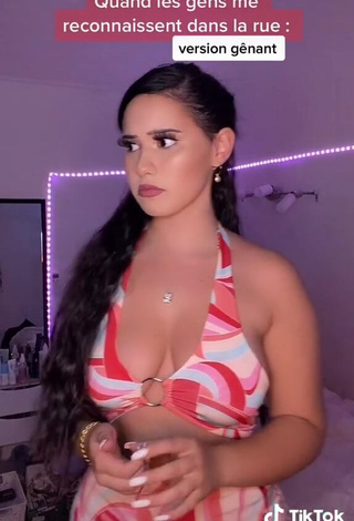 3. Erotic Anissa Shows Cleavage