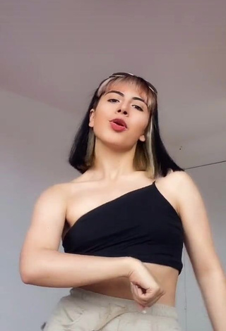 1. Hot Arelí Loaiza in Black Crop Top