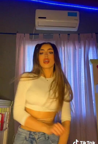 3. Alluring Ariadna Leyes in Erotic Crop Top while Twerking