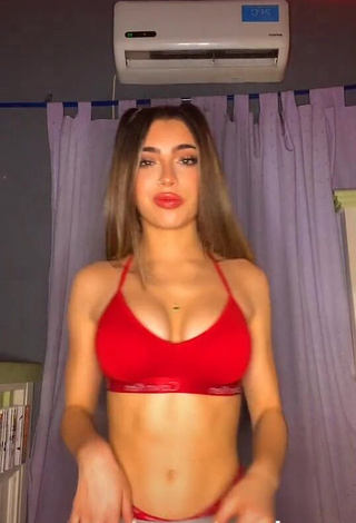 3. Amazing Ariadna Leyes Shows Cleavage in Hot Red Sport Bra