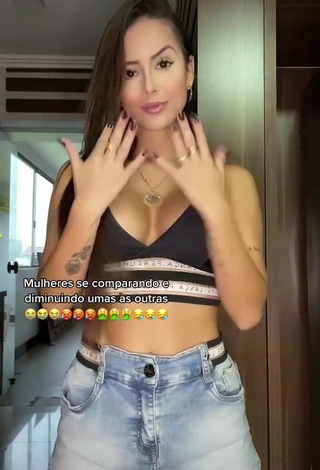 1. Amazing Bianca Jesuino Shows Cleavage in Hot Crop Top