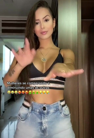 Amazing Bianca Jesuino Shows Cleavage in Hot Crop Top