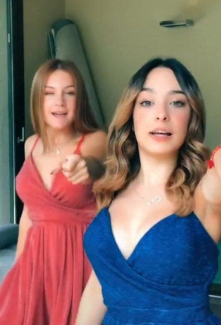 3. Sexy Giada Bosetti Shows Cleavage in Blue Dress