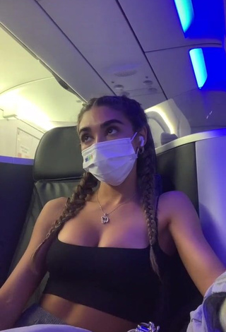 1. Erotic Chantel Jeffries Shows Cleavage in Black Crop Top