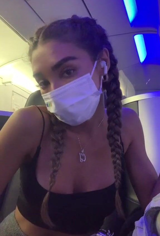 4. Erotic Chantel Jeffries Shows Cleavage in Black Crop Top