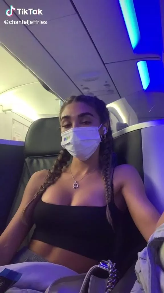 Erotic Chantel Jeffries Shows Cleavage in Black Crop Top