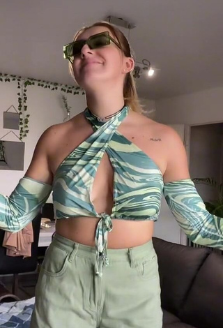 Hot Cleemence Blt Shows Nipples without Bra and Bouncing Tits (Side Boob)