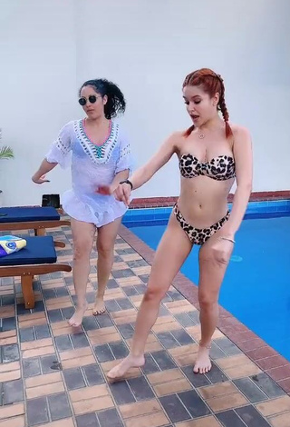 Hot Estephani Shows Butt