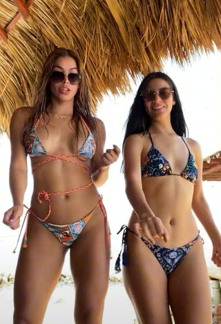 Desirable Dahian Lorena Muñoz Quiñones Shows Cleavage in Bikini (Underboob)