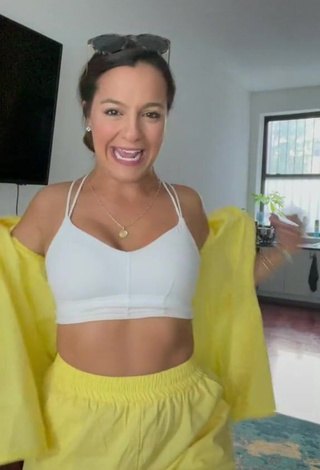 3. Hot Deanna Giulietti Shows Cleavage in White Crop Top