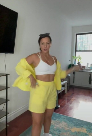 4. Hot Deanna Giulietti Shows Cleavage in White Crop Top