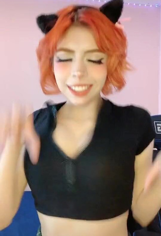 1. Desirable Didi Shows Cleavage in Black Crop Top and Bouncing Tits