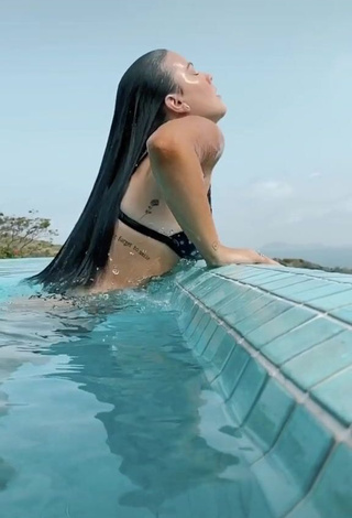 Sexy Duda Kropf in Bikini at the Swimming Pool