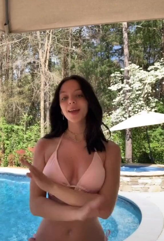 Cute Eliza Minor Shows Cleavage in Bikini