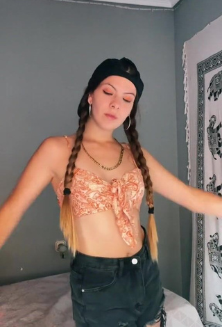 1. Sexy Esther Martinez Shows Cleavage in Crop Top