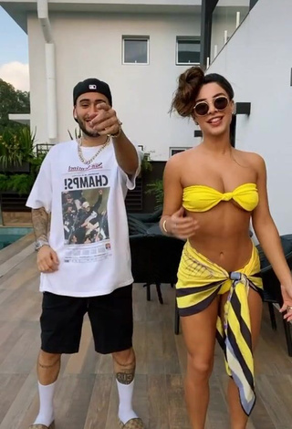 3. Hot Gabriela Versiani Shows Cleavage in Yellow Bikini Top (Underboob)