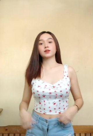 1. Cute Hannah Dela Vega Shows Cleavage in Crop Top