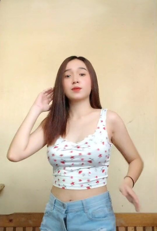 3. Cute Hannah Dela Vega Shows Cleavage in Crop Top