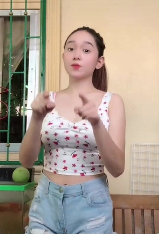 1. Desirable Hannah Dela Vega Shows Cleavage in Crop Top