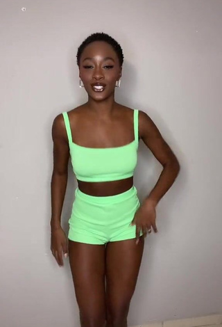 Hot Mirella Qualha Shows Cleavage in Light Green Crop Top