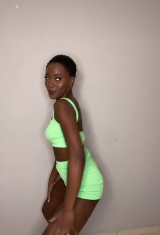 3. Hot Mirella Qualha Shows Cleavage in Light Green Crop Top