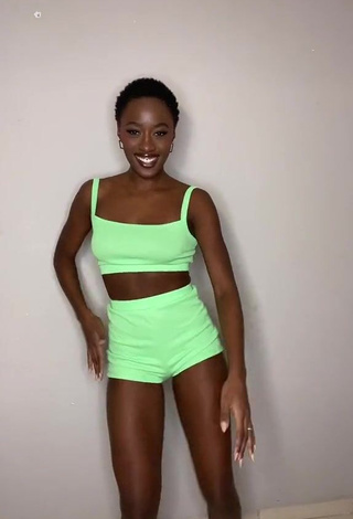 4. Hot Mirella Qualha Shows Cleavage in Light Green Crop Top