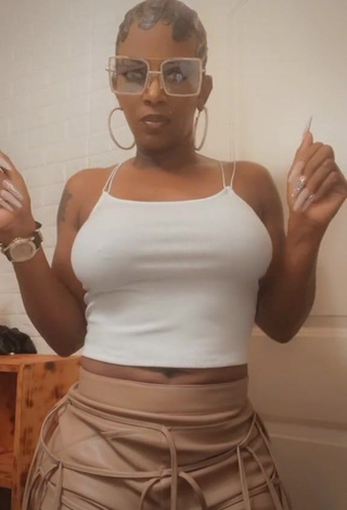 3. Hot Tessica Brown Shows Nipples without Bra