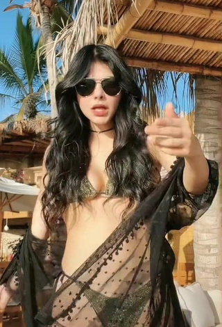 4. Hottie Aylin Criss Shows Cleavage in Olive Bikini