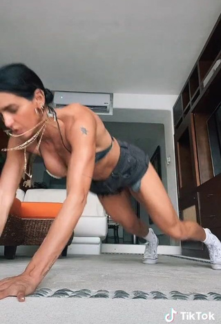 3. Hot Bárbara de Regil in Grey Bikini Top while doing Fitness Exercises