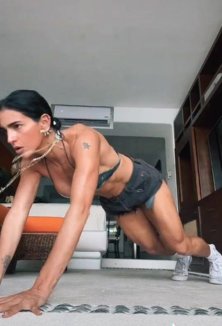 4. Hot Bárbara de Regil in Grey Bikini Top while doing Fitness Exercises