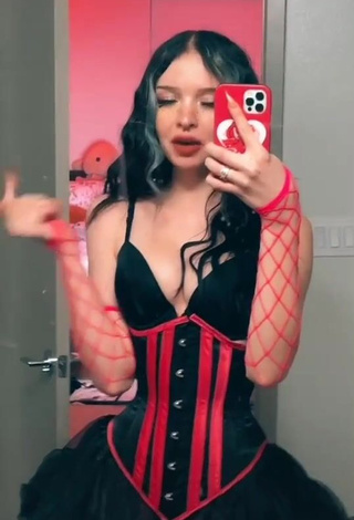 3. Hot candyasmus Shows Cleavage in Black Corset