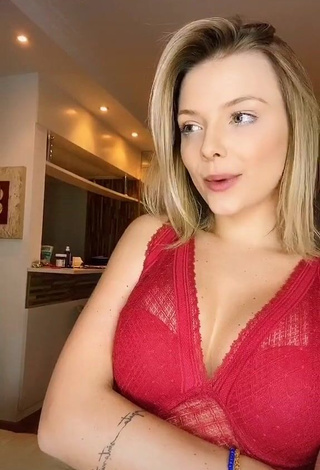 3. Sexy Carol Bresolin Shows Cleavage in Red Crop Top