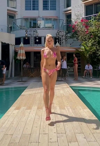 1. Elegant Charly Jordan in Bikini at the Pool