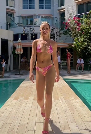 4. Elegant Charly Jordan in Bikini at the Pool