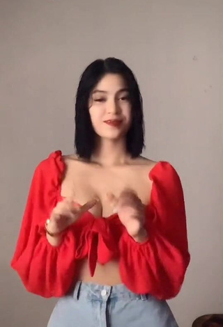 1. Cute Criselda Alvarez Shows Cleavage in Red Crop Top