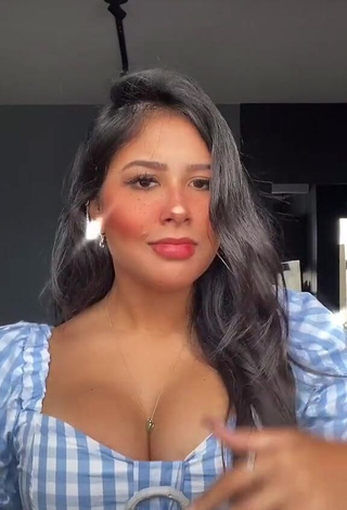 Hot Cinthia Cruz Shows Cleavage in Checkered Crop Top