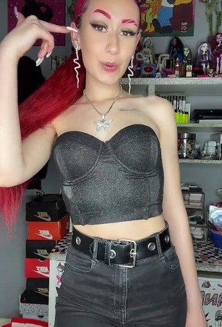 Pretty Candela Sartorius in Grey Crop Top