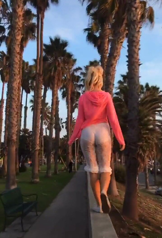 4. Hot Chani Natasha Davis Shows Butt in a Street