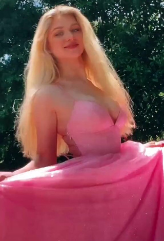 4. Hot Charli Elise Shows Cleavage in Pink Dress