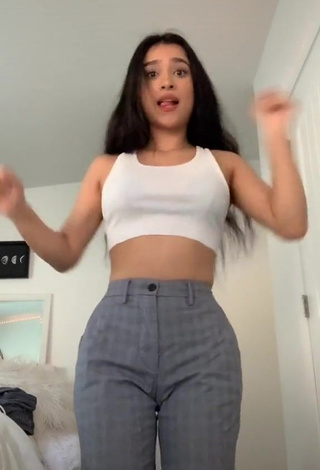 Hot DamnitsLunaa in White Crop Top