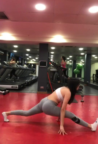 Hot Danielle Haden in Grey Leggings while doing Fitness Exercises