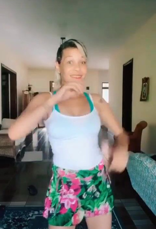 1. Sexy Daylana Espíndola in White Top