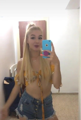 3. Sexy Diana Dasha in Crop Top