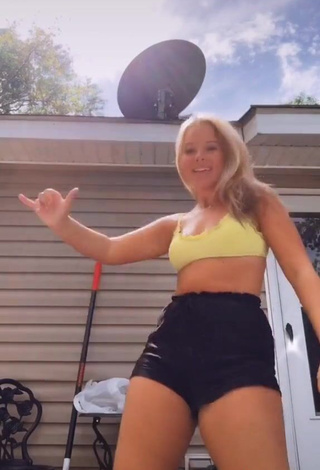 4. Hot Emily Diane in Crop Top