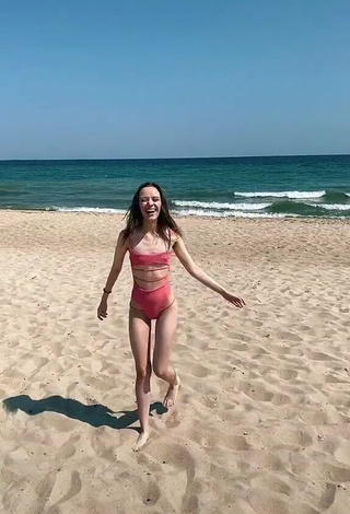 1. Hot Iryna Kudashova Shows Butt at the Beach