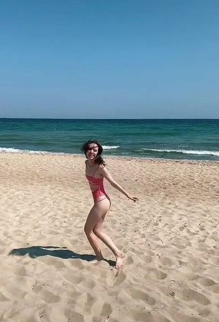 4. Hot Iryna Kudashova Shows Butt at the Beach