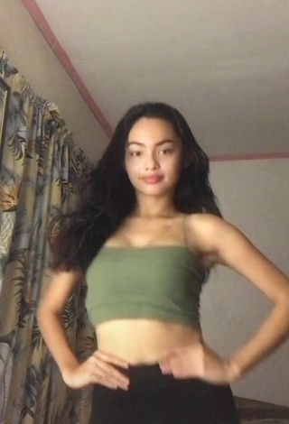 4. Hot Isabel Luche Shows Cleavage in Olive Crop Top