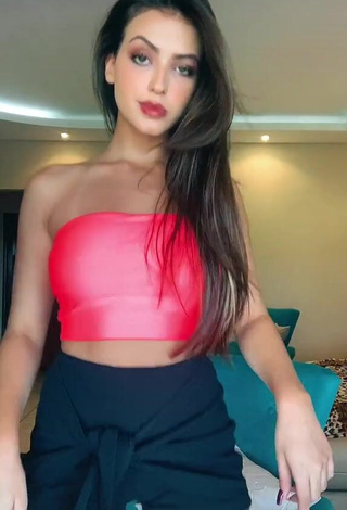 1. Hot Isa Pinheiro Shows Cleavage in Pink Tube Top