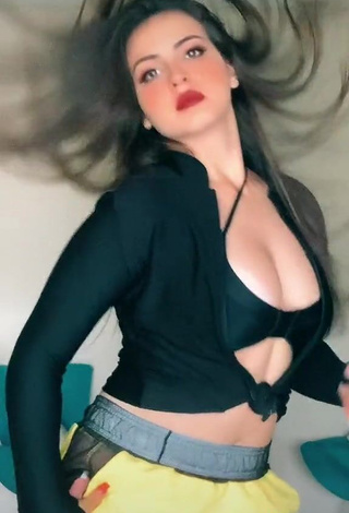 3. Sweet Isa Pinheiro Shows Cleavage in Cute Black Crop Top and Bouncing Boobs